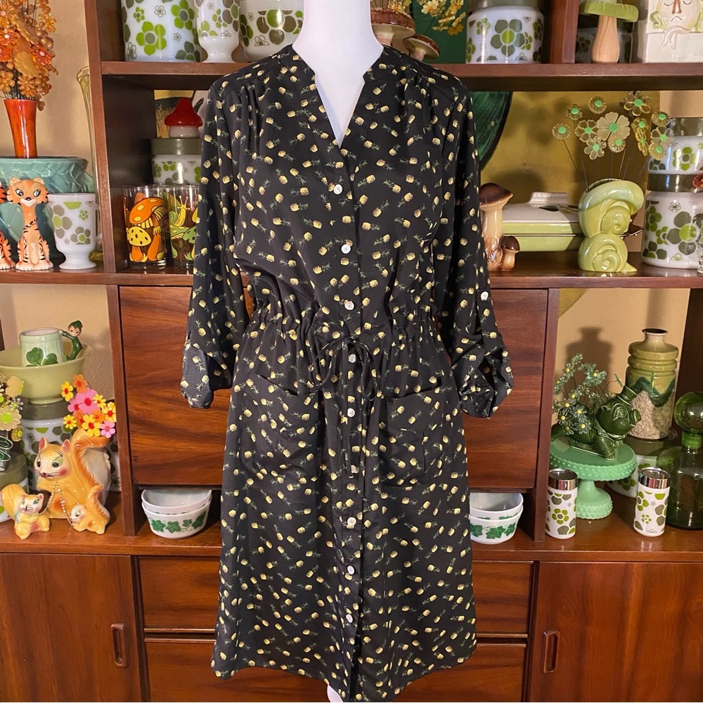 NEW! Sz 8 Pineapple Dress Buttons